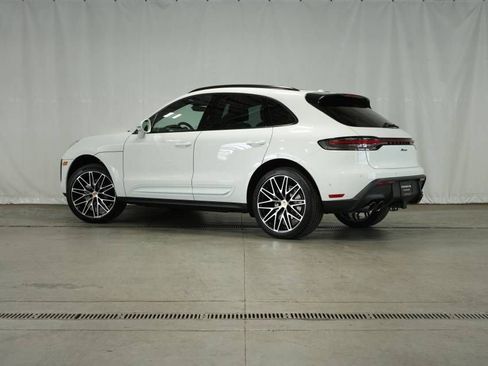 Certified 2025 Porsche Macan AWD/4WD image 3