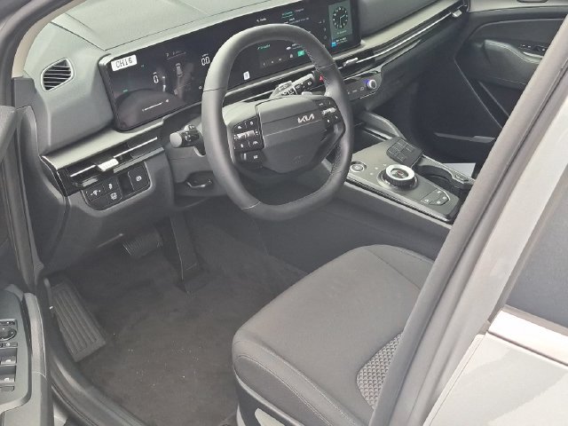 Used 2026 Kia Sportage LX FWD image 12
