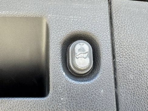Used 2019 Chevrolet Tahoe LT w/ Off-Road Package AWD/4WD image 33