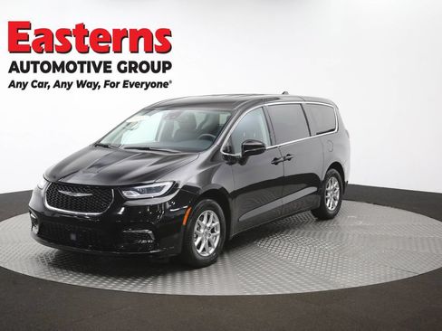 Used 2024 Chrysler Pacifica Touring-L FWD image 54