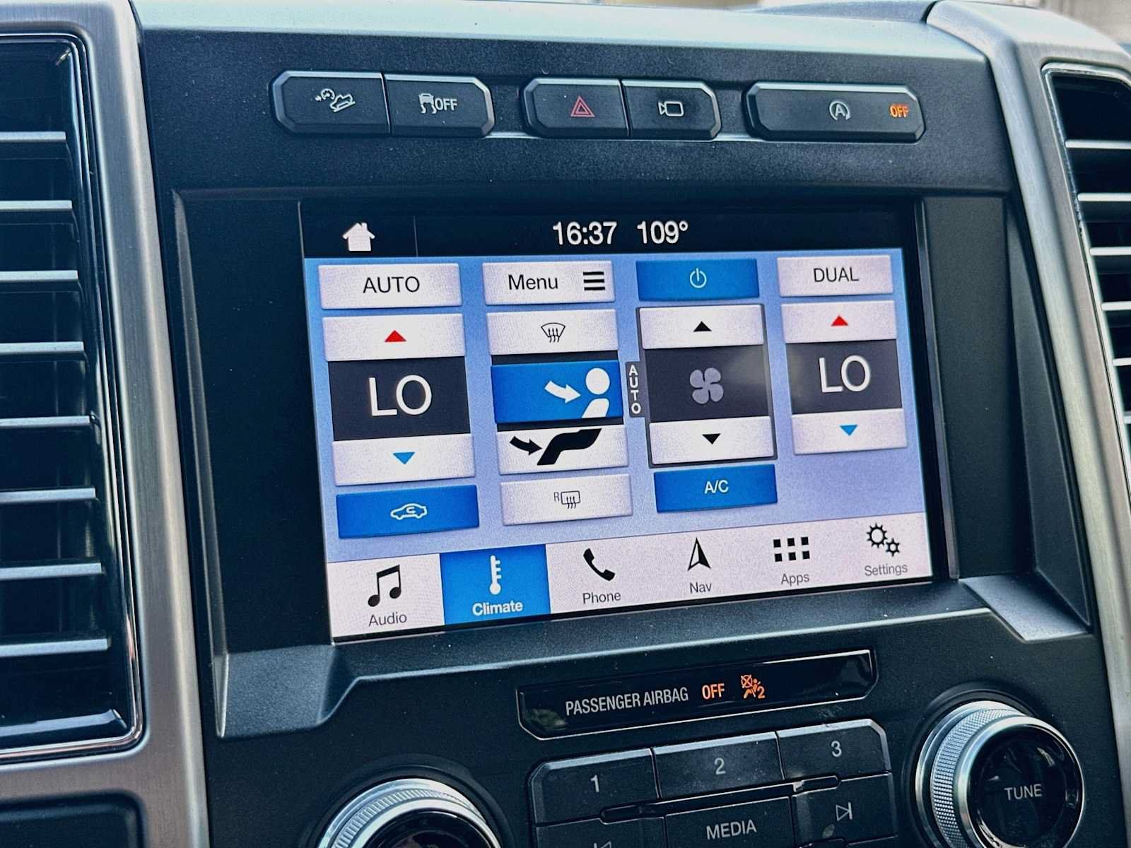 Used 2019 Ford F150 Platinum w/ Equipment Group 701A Luxury AWD/4WD image 16