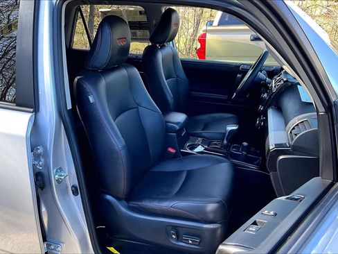Certified 2022 Toyota 4Runner TRD Off-Road Premium AWD/4WD image 8