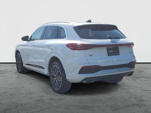Used 2025 Audi Q5 Premium Plus w/ Premium Plus AWD/4WD image 3