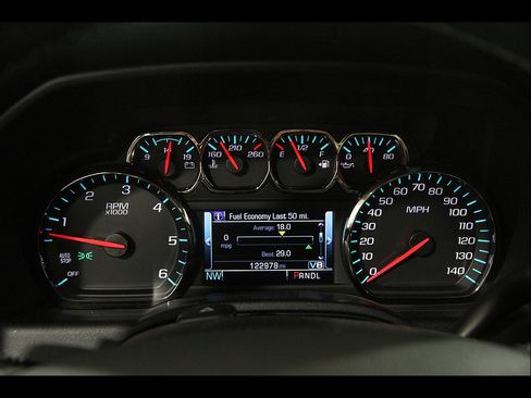 Used 2018 Chevrolet Silverado 1500 LT w/ LT Eassist Package AWD/4WD image 9