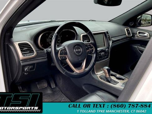 Used 2017 Jeep Grand Cherokee Overland AWD/4WD image 11