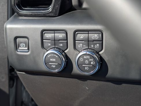 Used 2023 GMC Sierra 1500 AT4 w/ AT4 Premium Package image 29