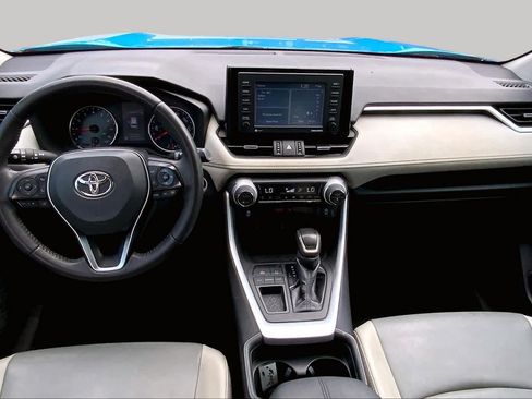 Used 2021 Toyota RAV4 XLE Premium FWD image 16