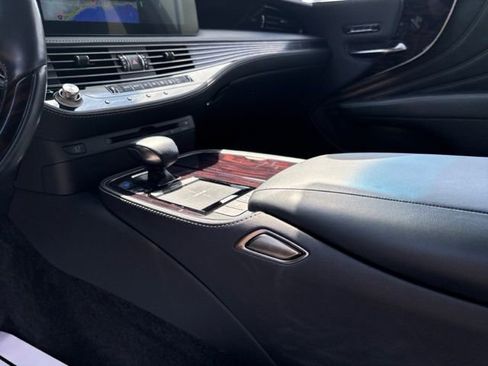 Used 2022 Lexus LS 500 AWD w/ Interior Upgrade Package image 21