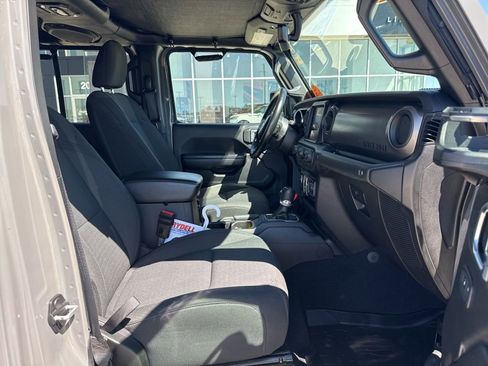 Used 2021 Jeep Gladiator Sport AWD/4WD image 28