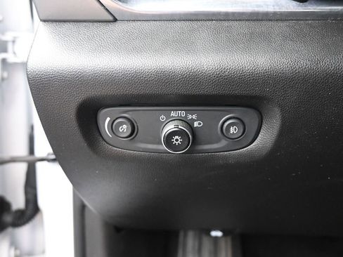 Used 2021 Chevrolet Traverse LT image 32