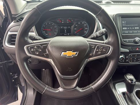 Used 2018 Chevrolet Equinox LT FWD image 16