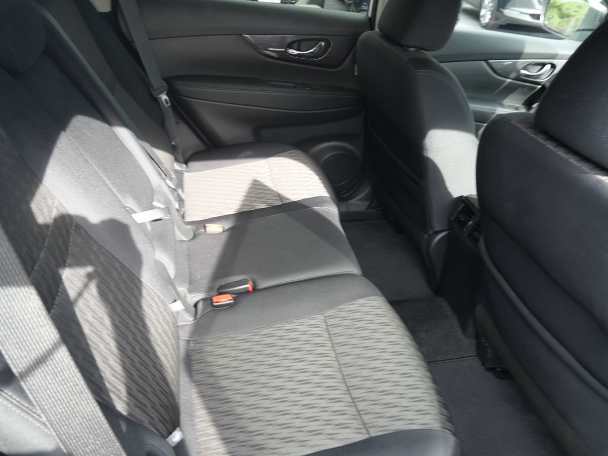 Used 2018 Nissan Rogue SV w/ Premium Package AWD/4WD image 23