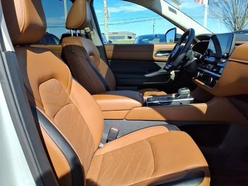 Certified 2023 Nissan Pathfinder Platinum AWD/4WD image 9