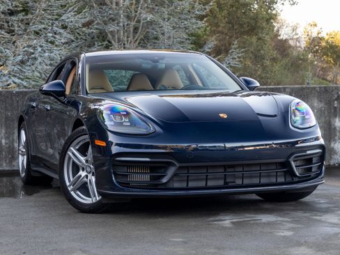 Certified 2022 Porsche Panamera image 6