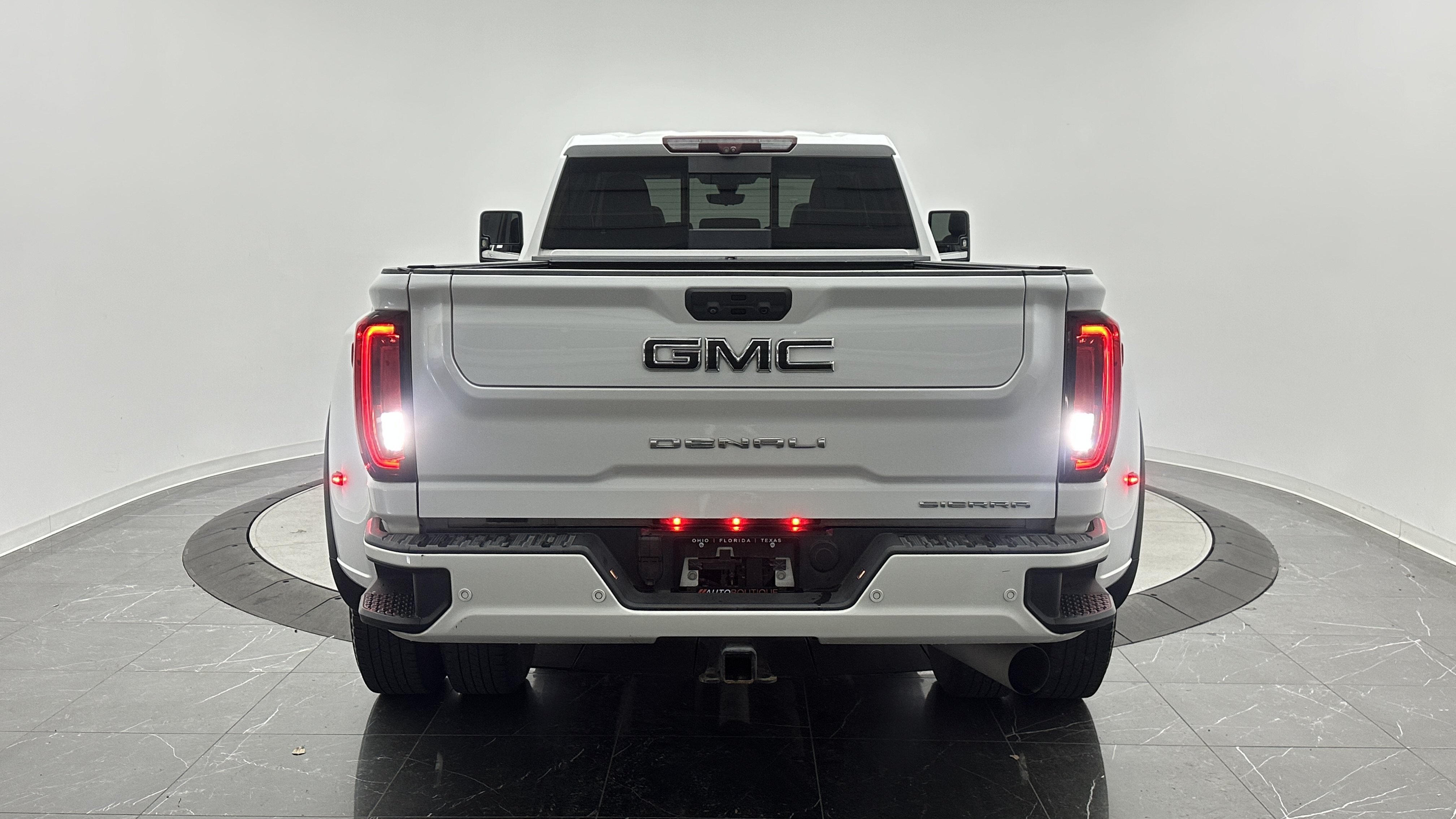 Used 2022 GMC Sierra 3500 Denali w/ Denali Ultimate Package AWD/4WD image 10