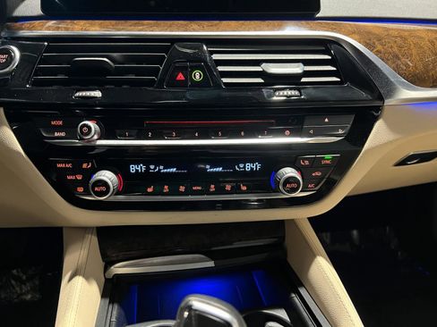 Used 2019 BMW 530e xDrive w/ Premium Package image 20