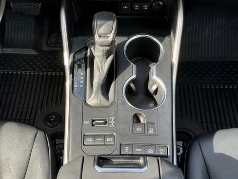 Used 2020 Toyota Highlander XLE image 39