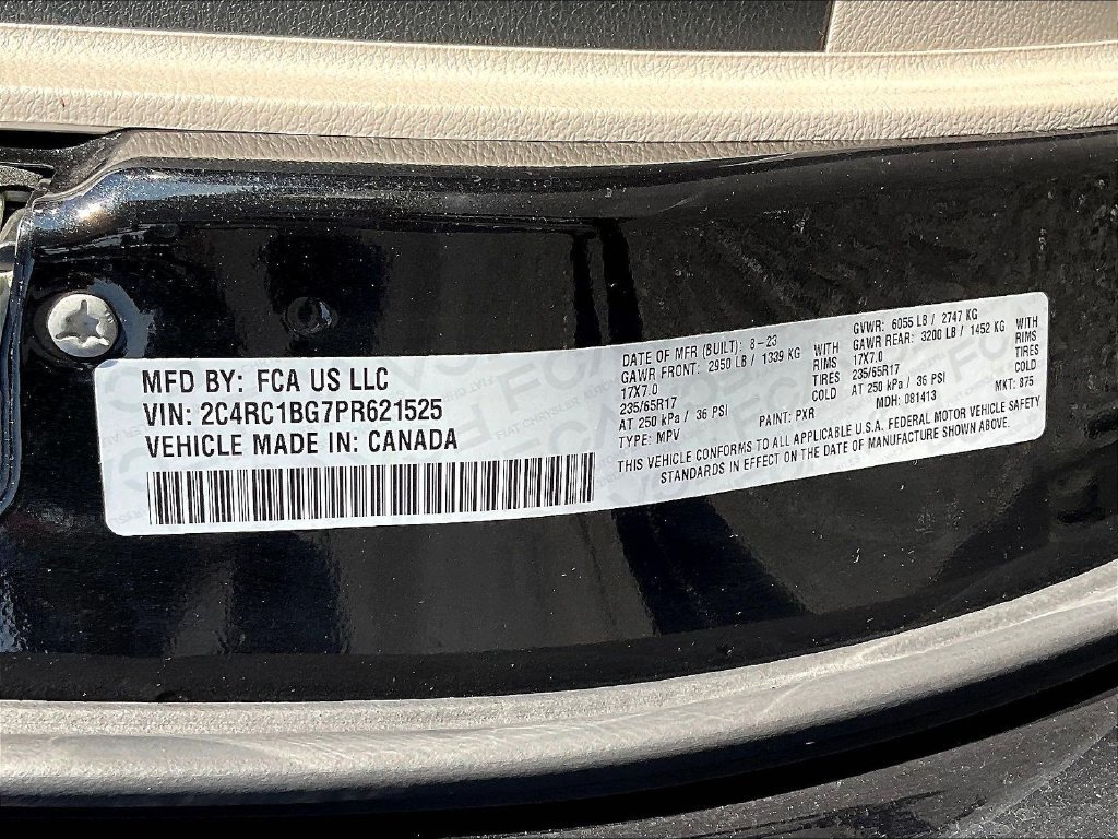 Used 2023 Chrysler Pacifica Touring-L FWD image 9
