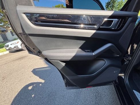 Used 2019 Porsche Cayenne E-Hybrid AWD/4WD image 37