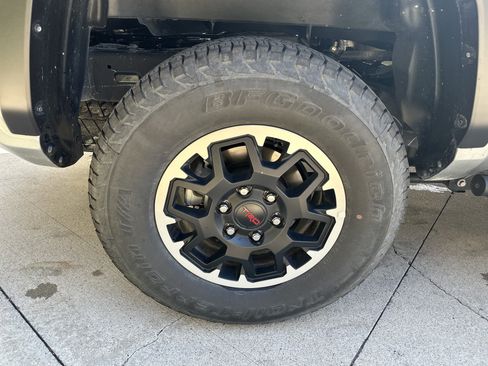 Certified 2025 Toyota Tacoma TRD Off-Road AWD/4WD image 32