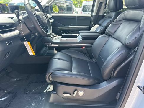 New 2026 Lincoln Navigator Reserve AWD/4WD image 10