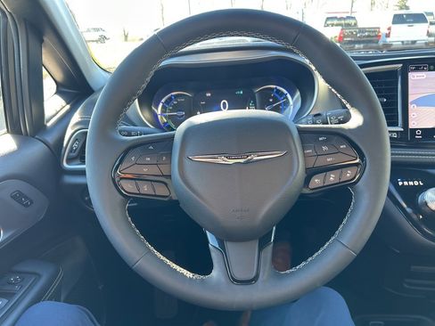 Certified 2023 Chrysler Pacifica Touring-L w/ Uconnect Theater Family Group image 14