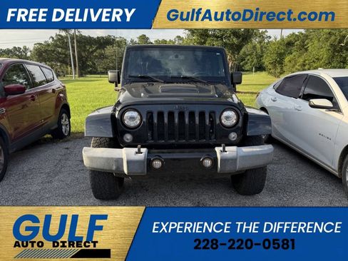 Used 2017 Jeep Wrangler Unlimited Sahara AWD/4WD image 3