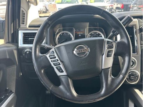 Used 2019 Nissan Titan SV w/ SV Convenience Package image 15