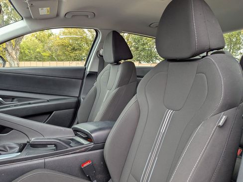 Used 2022 Hyundai Elantra SEL image 14