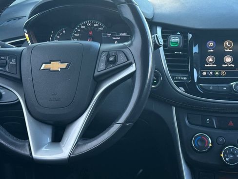 Used 2020 Chevrolet Trax LT w/ LT Convenience Package image 14