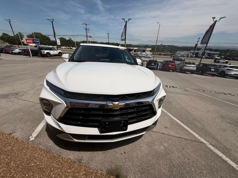 Used 2025 Chevrolet Blazer LT AWD/4WD image 2