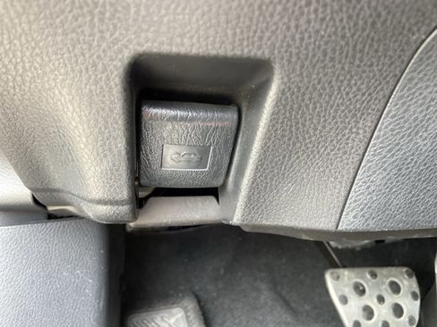 Used 2025 Toyota Camry SE FWD image 45
