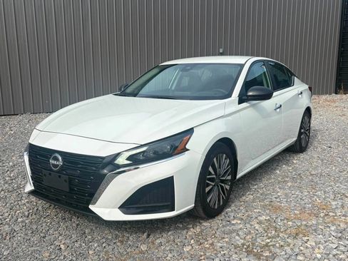 Used 2025 Nissan Altima 2.5 SV FWD image 1