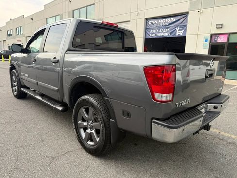 Used 2015 Nissan Titan SV w/ SV Value Truck Package AWD/4WD image 9