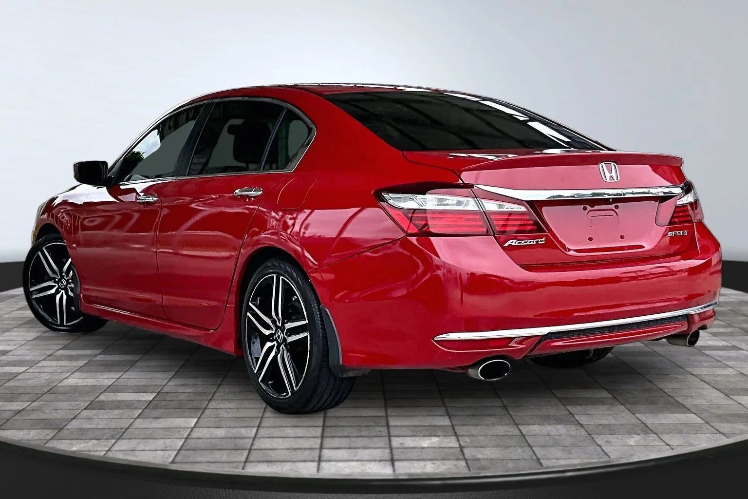 Used 2017 Honda Accord Sport image 4