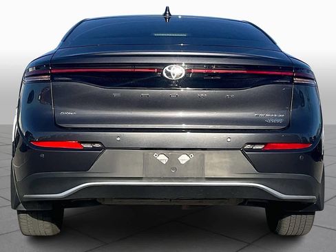 Used 2023 Toyota Crown Limited image 4