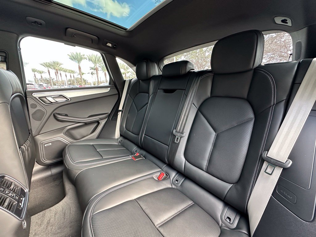 Certified 2026 Porsche Macan S AWD/4WD image 38