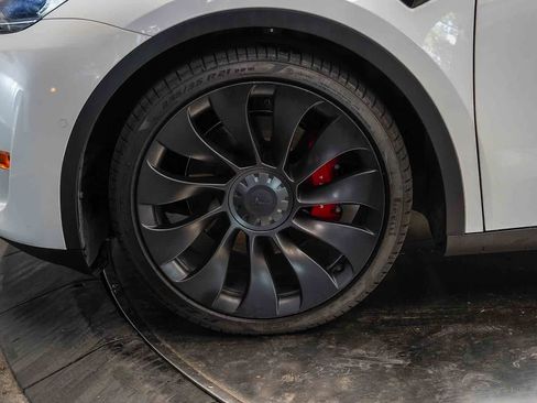 Used 2020 Tesla Model Y Performance AWD/4WD image 9