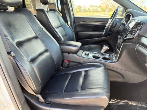 Used 2019 Jeep Grand Cherokee Limited AWD/4WD image 26