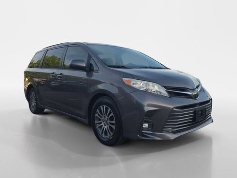 Used 2019 Toyota Sienna XLE FWD image 7