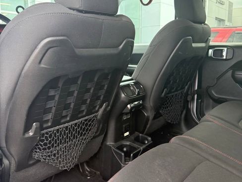 Used 2018 Jeep Wrangler Unlimited Rubicon AWD/4WD image 14