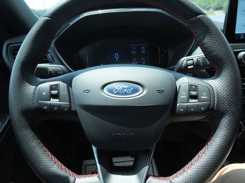 Used 2025 Ford Escape ST-Line Select AWD/4WD image 19