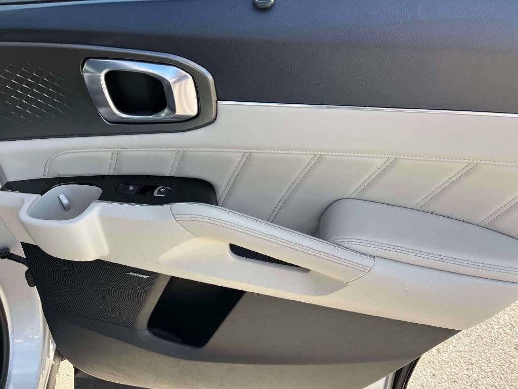Used 2023 Kia Sorento SX Prestige w/ Panoramic Sunroof Package AWD/4WD image 9
