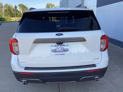 Used 2022 Ford Explorer XLT w/ Equipment Group 202A AWD/4WD image 12