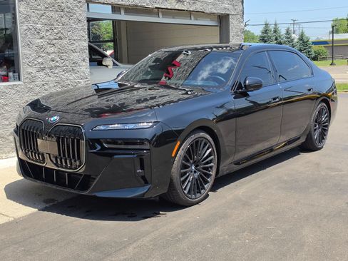 Used 2025 BMW i7 xDrive60 w/ Executive Package AWD/4WD image 1