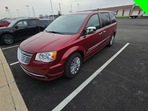 Used 2016 Chrysler Town & Country Touring-L w/ Driver Convenience Group image 1