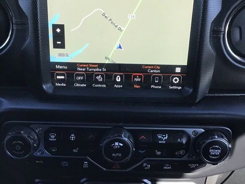 Used 2022 Jeep Wrangler Unlimited Sahara AWD/4WD image 10