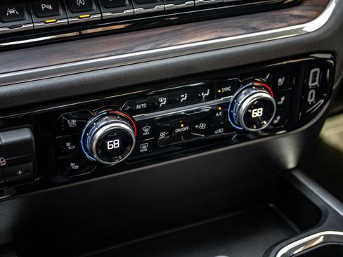 Used 2024 GMC Sierra 1500 SLT w/ SLT Premium Plus Package image 34