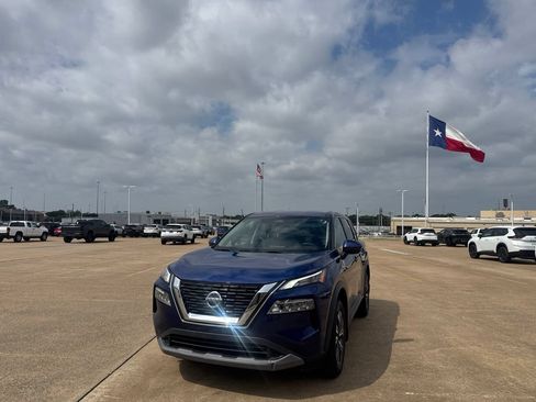 Used 2021 Nissan Rogue SV AWD/4WD image 7