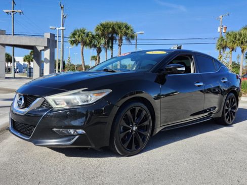 Used 2017 Nissan Maxima SR w/ Midnight Edition image 11